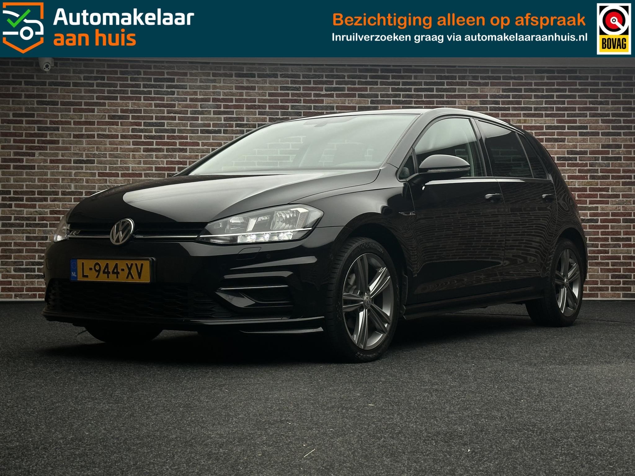 Volkswagen Golf 1.0 TSI Highline R-Line | Massage, Auto's, Gebruikt, 620 kg, Zwart, Bedrijf