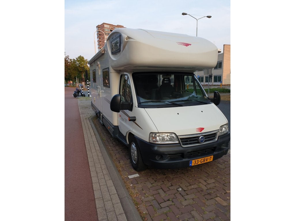 Roller Team Garage Pegaso 707 (1039419), Caravans en Kamperen, Overige merken, Chemisch toilet, Alkoof, Ringverwarming