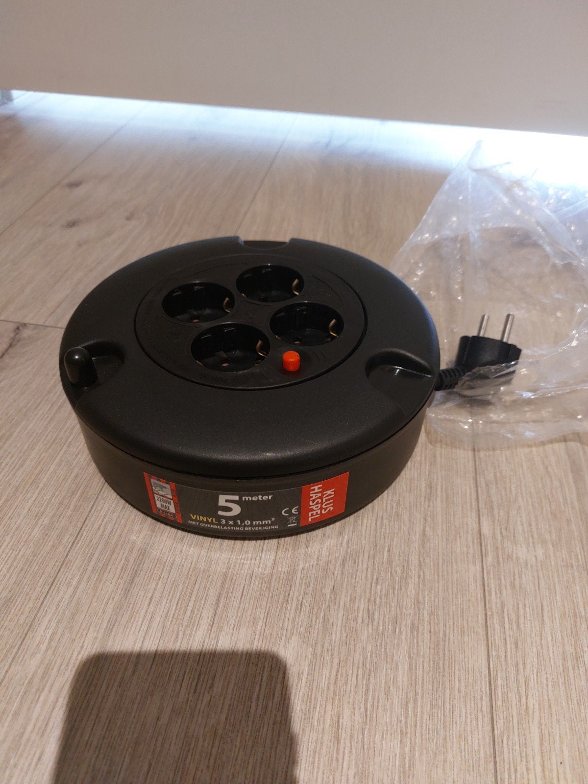 Kabelhaspel 5 meter met 4 stopcontacten, Ophalen