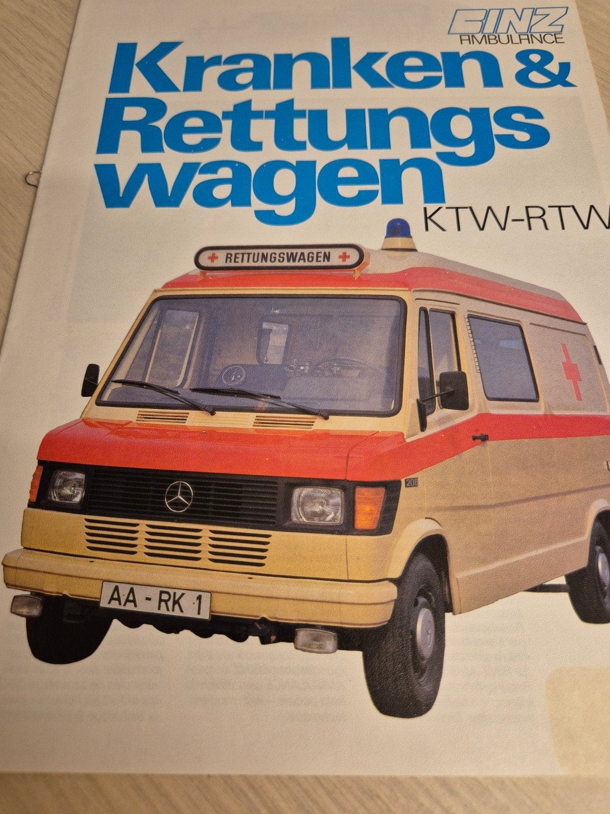 jaren 70 Mercedes Binz Ambulance T1 bus en w123 lang chassis, Ophalen of Verzenden, Zo goed als nieuw, Mercedes
