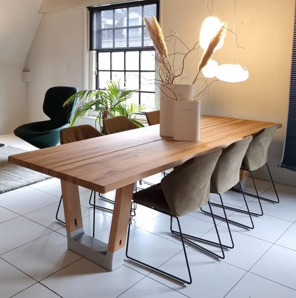 Arco Base tafel eiken naturel vv betonnen voet 100x240cm, Huis en Inrichting, Tafels | Bijzettafels, Arco, Info@micheldethouars.nl
