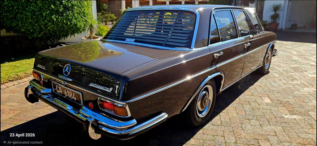 Gezocht: Bumper rozetten W108 - Chroom voor en achter, Auto-onderdelen, Gebruikt, Voor, Mercedes-Benz, Ophalen of Verzenden