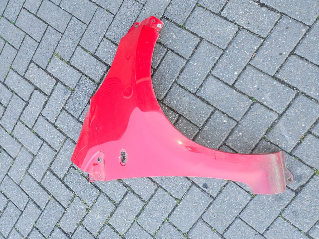 RECHTERVOORSCHERM ROOD PEUGEOT 107/ CITROËN C1, Niet ingevuld, Gebruikt, Citroën, Niet ingevuld