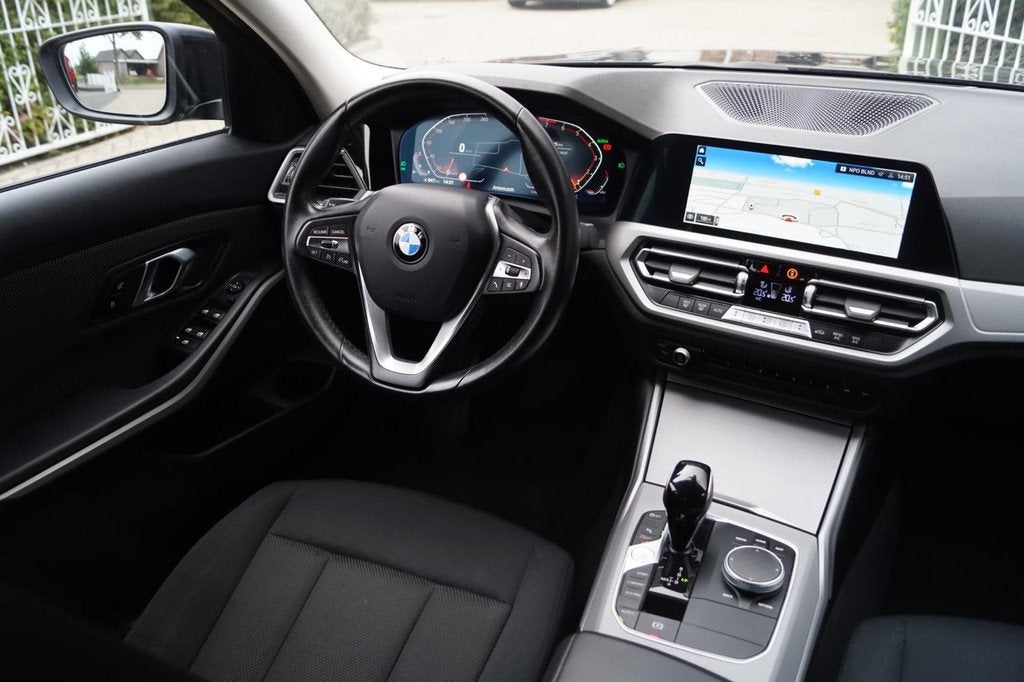 BMW 3-serie 320i Business Edition Autom Navi Clima Apple Car, 1998 cc, Gebruikt, 4 cilinders, Zwart