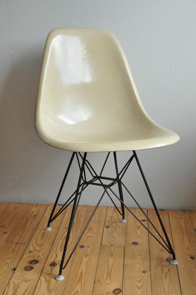 Herman Miller Eames DSR glasvezel Side Chair parchment, Ophalen
