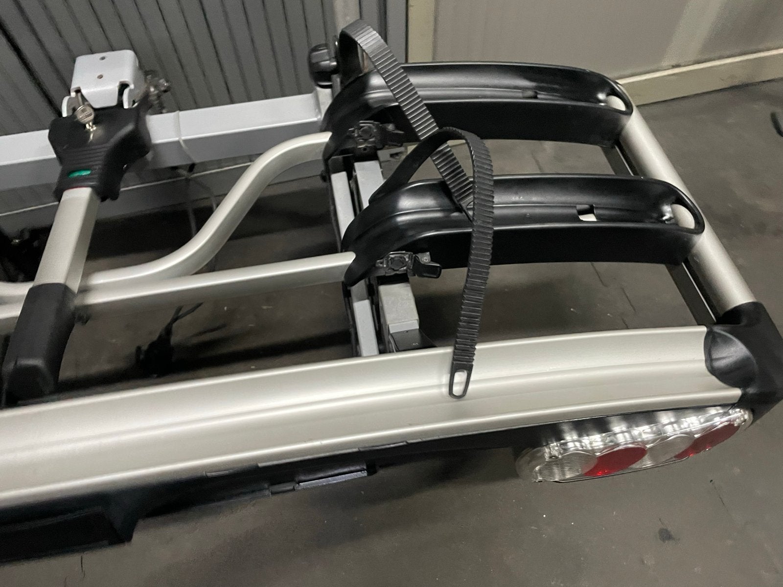 Thule EC 904 Fietsendrager voor 2 (elektrische) fietsen, Auto diversen, Fietsendragers, Ophalen, Gebruikt, 2 fietsen, Trekhaakdrager