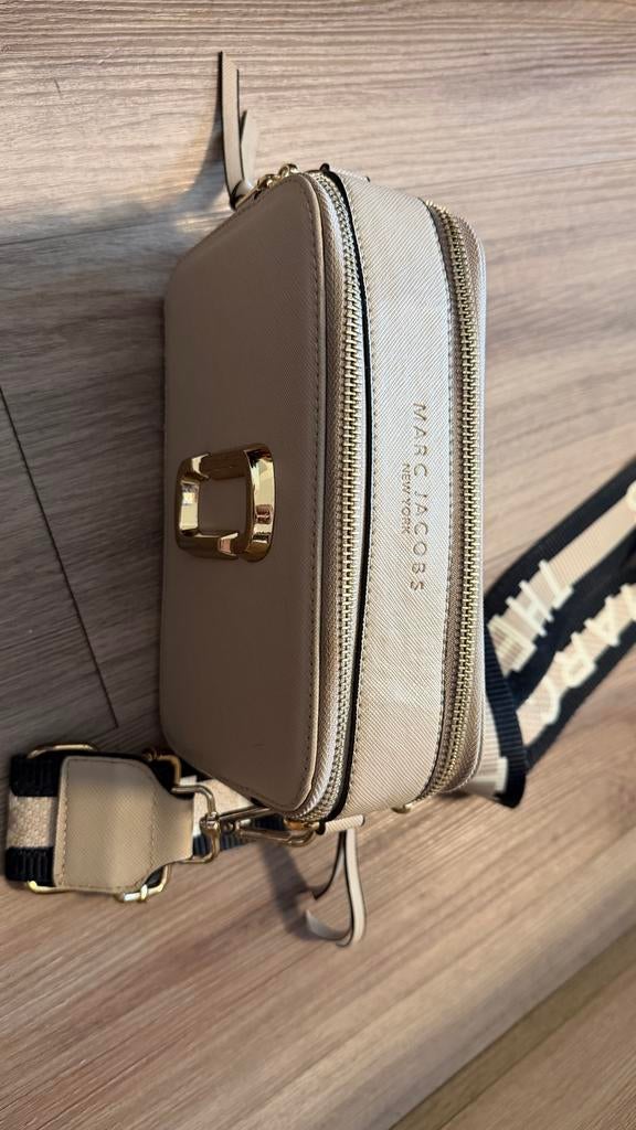 Marc Jacobs Snapshot Camera Bag Beige, Ophalen of Verzenden, Zo goed als nieuw, Beige, Schoudertasje