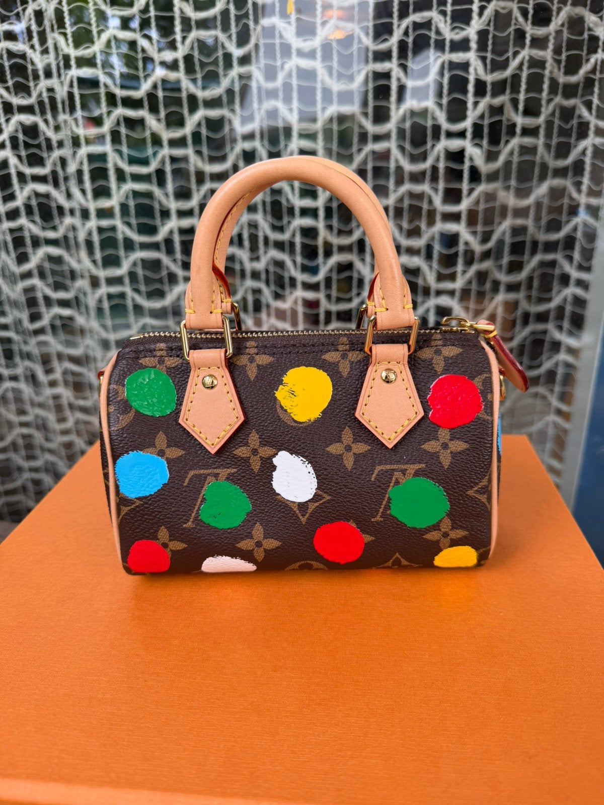 Louis Vuitton x Yayoi Kusama Nano Speedy, Sieraden, Tassen en Uiterlijk, Ophalen of Verzenden, Zo goed als nieuw, Bruin, Handtas