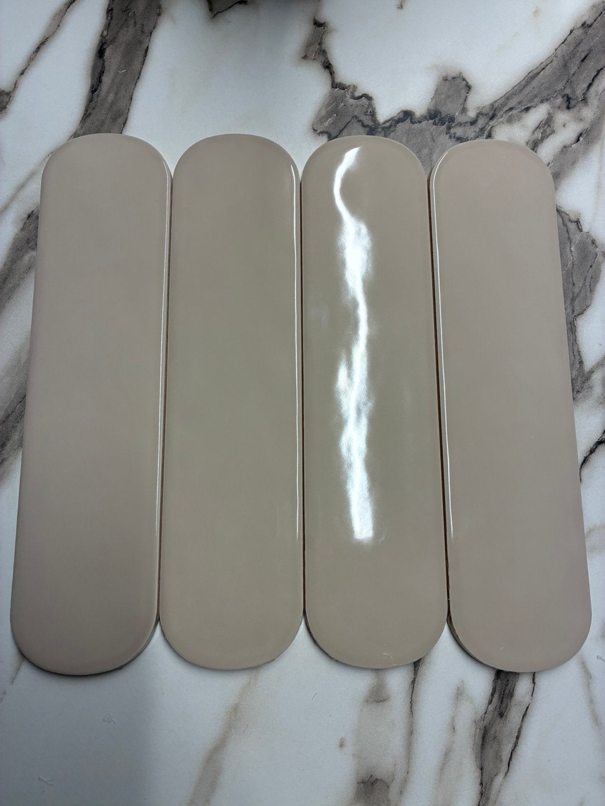 Ovale beige tegel 1,5 m2 restpartij!, 60 cm of meer, Ophalen of Verzenden, Zo goed als nieuw, Minder dan 5 m²