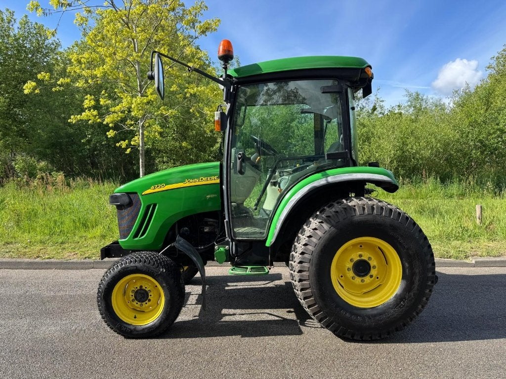 John Deere 4720 tractor hydrostaat compact tractor 66 PK!