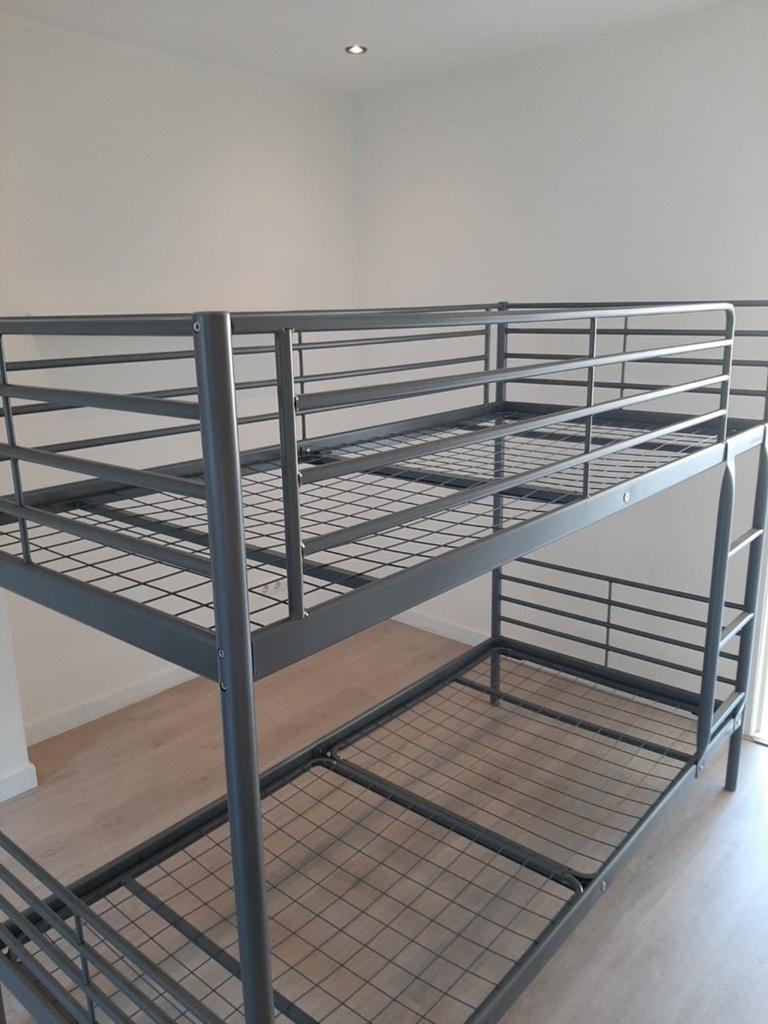 Ikea stapelbed (mooi en stevig), Huis en Inrichting, Slaapkamer | Stapelbedden en Hoogslapers, Zo goed als nieuw, Stapelbed, 90 cm