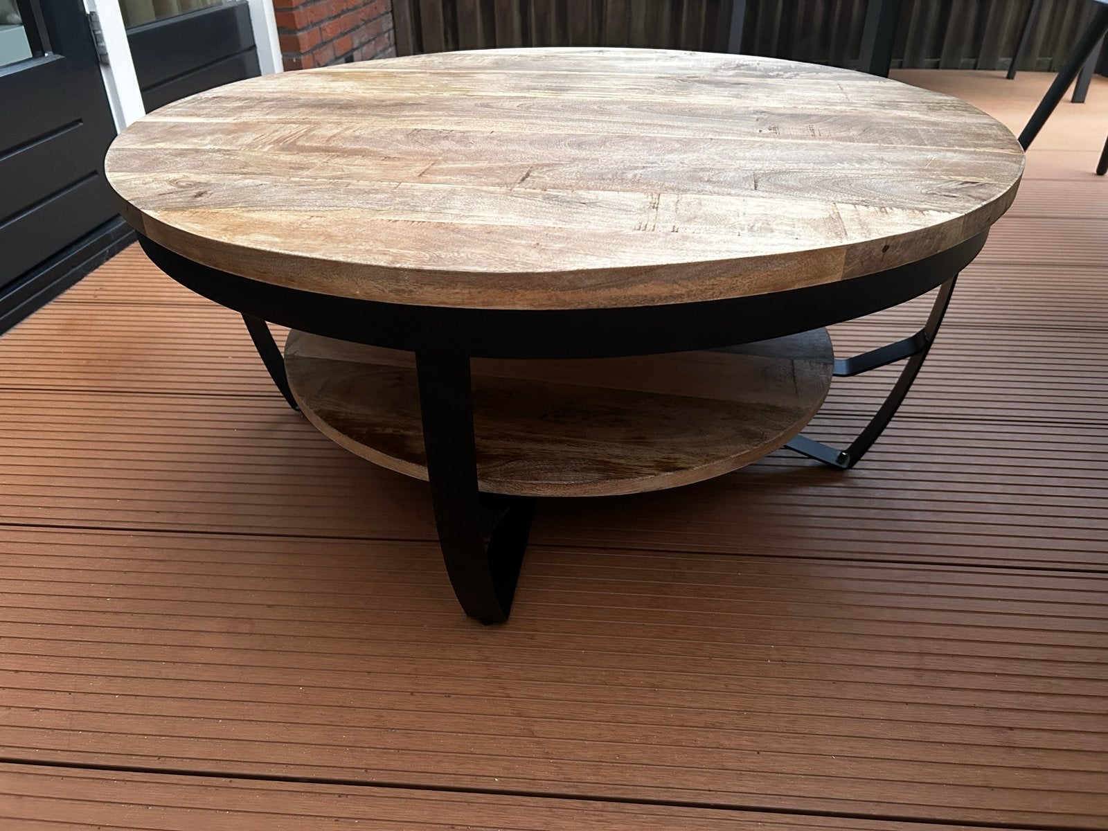 Ronde salontafel van mangohout met metalen onderstel, Huis en Inrichting, Ophalen, Rond, Nieuw, 50 tot 100 cm