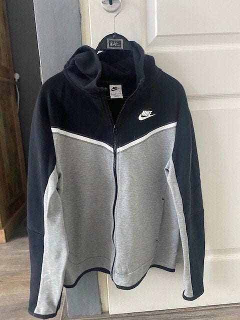 Nike vest maat M, Kinderen en Baby's, Kinderkleding | Maat 176, Ophalen, Jongen of Meisje, Trui of Vest, Zo goed als nieuw