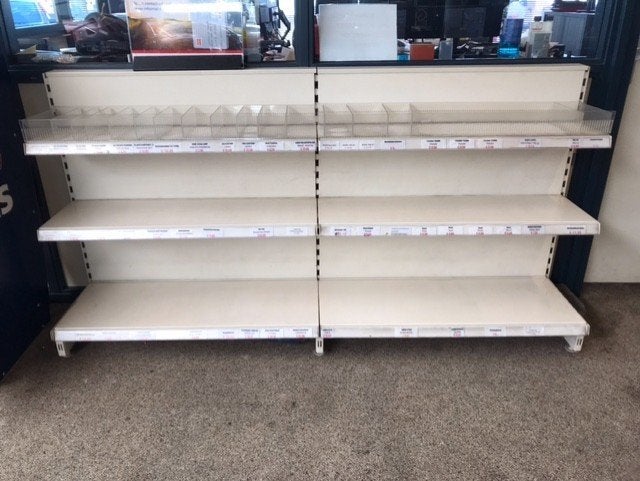 Nette winkel display rekken met schappen  (complete pallet), Ophalen