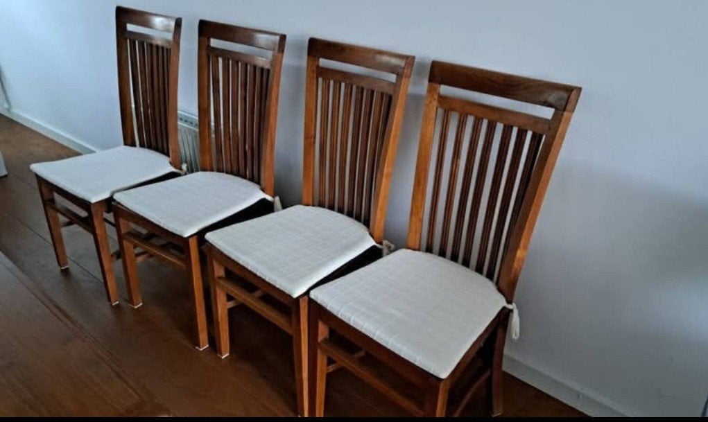 Set van 4 houten eetkamerstoelen met kussens, Huis en Inrichting, Ophalen, Wit, Zo goed als nieuw, Vier
