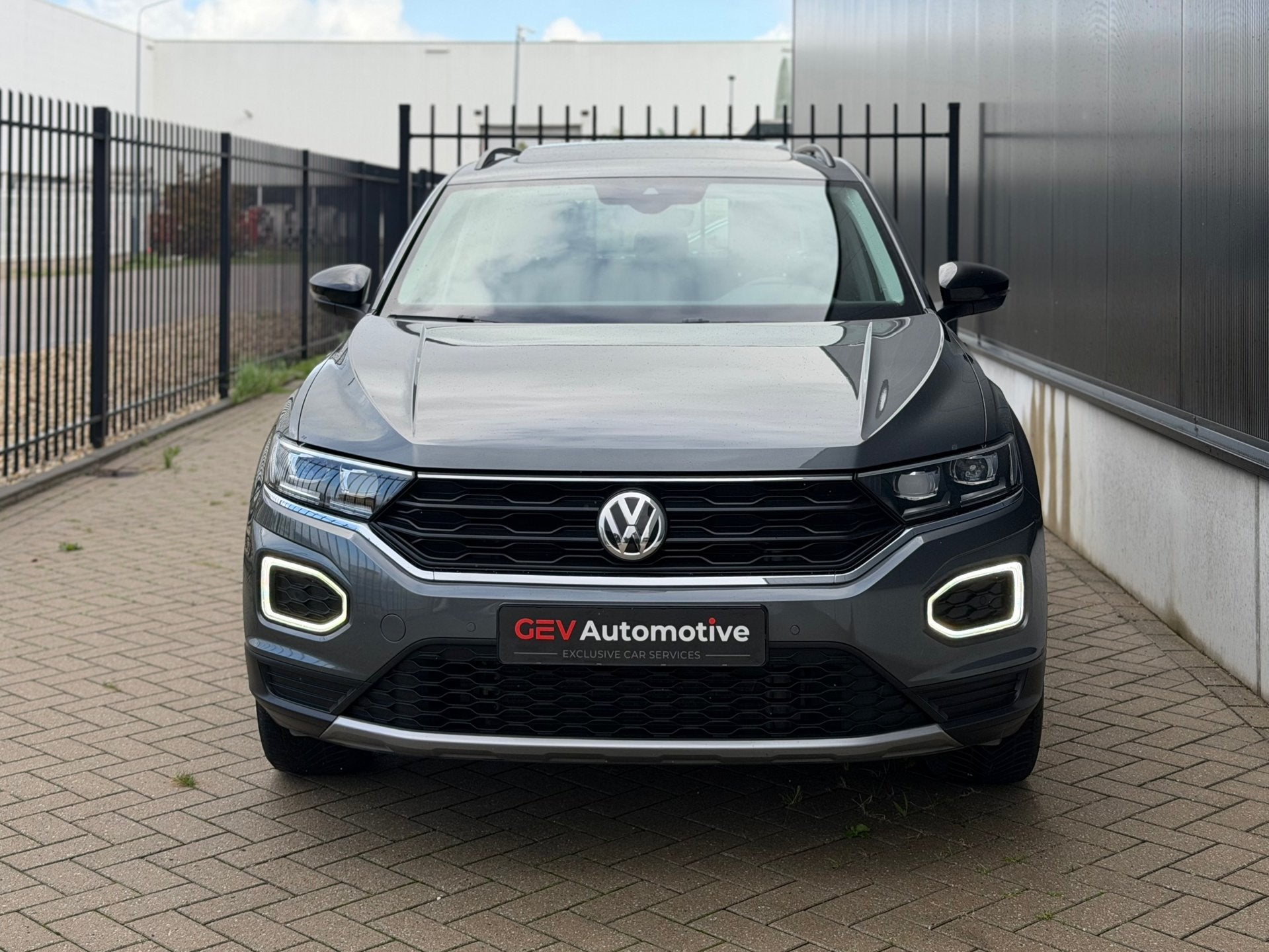 Volkswagen T-ROC 1.5 TSI IQ.DRIVE Pano Camera ACC Trekhaak C, Dealer onderhouden, Stof, Euro 6, 4 cilinders
