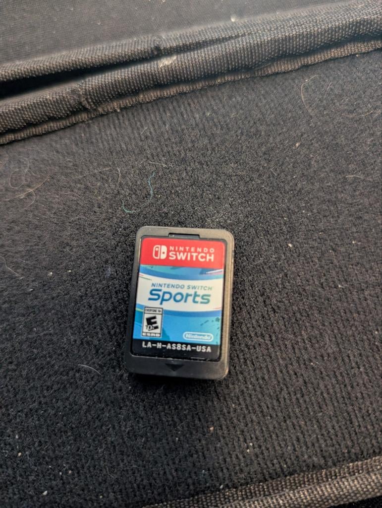Switch sports game with strap, Spelcomputers en Games, Games | Nintendo Switch, Ophalen, Zo goed als nieuw, 3 spelers of meer
