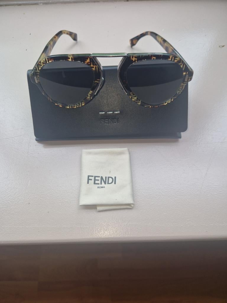 Originele Fendi zonnebril – FF logo – inclusief etui, Ophalen of Verzenden, Overige merken