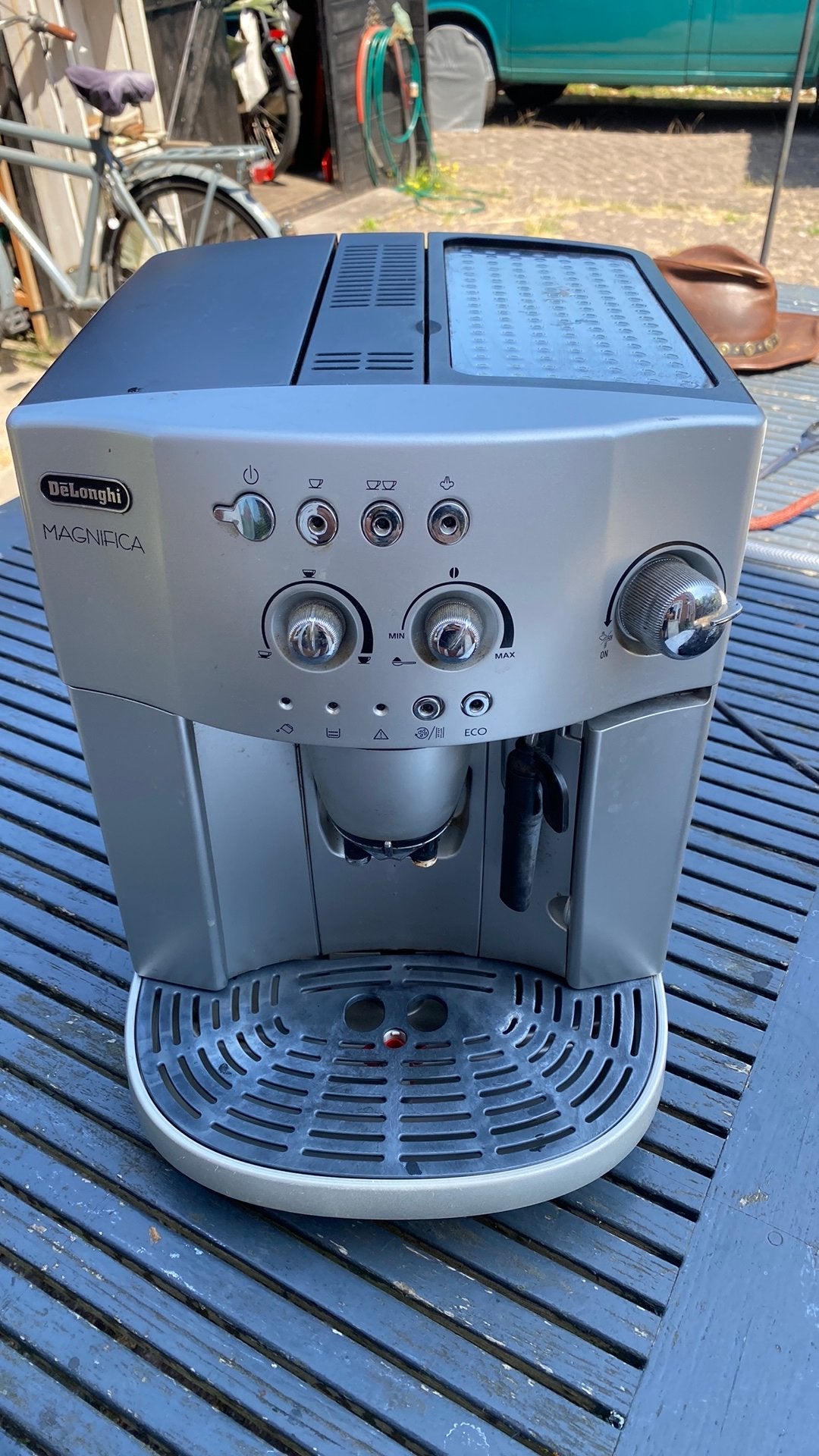 Delonghi koffiemachine, bonen, met boekje, Ophalen of Verzenden, Zo goed als nieuw, Koffiemachine
