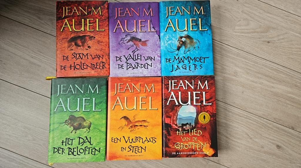 Jean m Auel serie De Aardkinderen 1 tm 6 zo goed als nieuw, Ophalen of Verzenden, Zo goed als nieuw