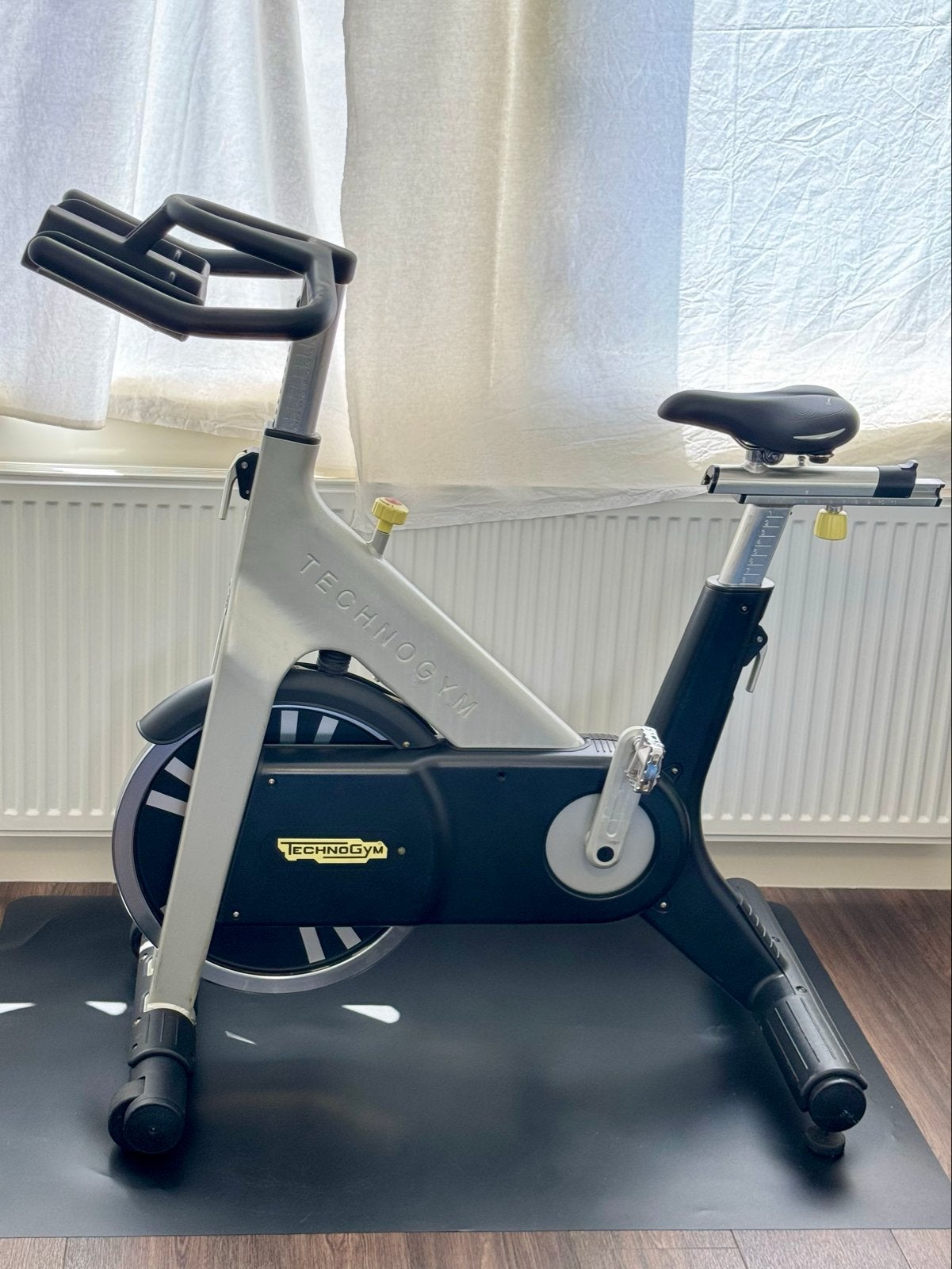 Technogym Indoor Cycling Bike - Professionele Spinningfiets, Sport en Fitness, Ophalen, Gebruikt, Spinningfiets, Metaal