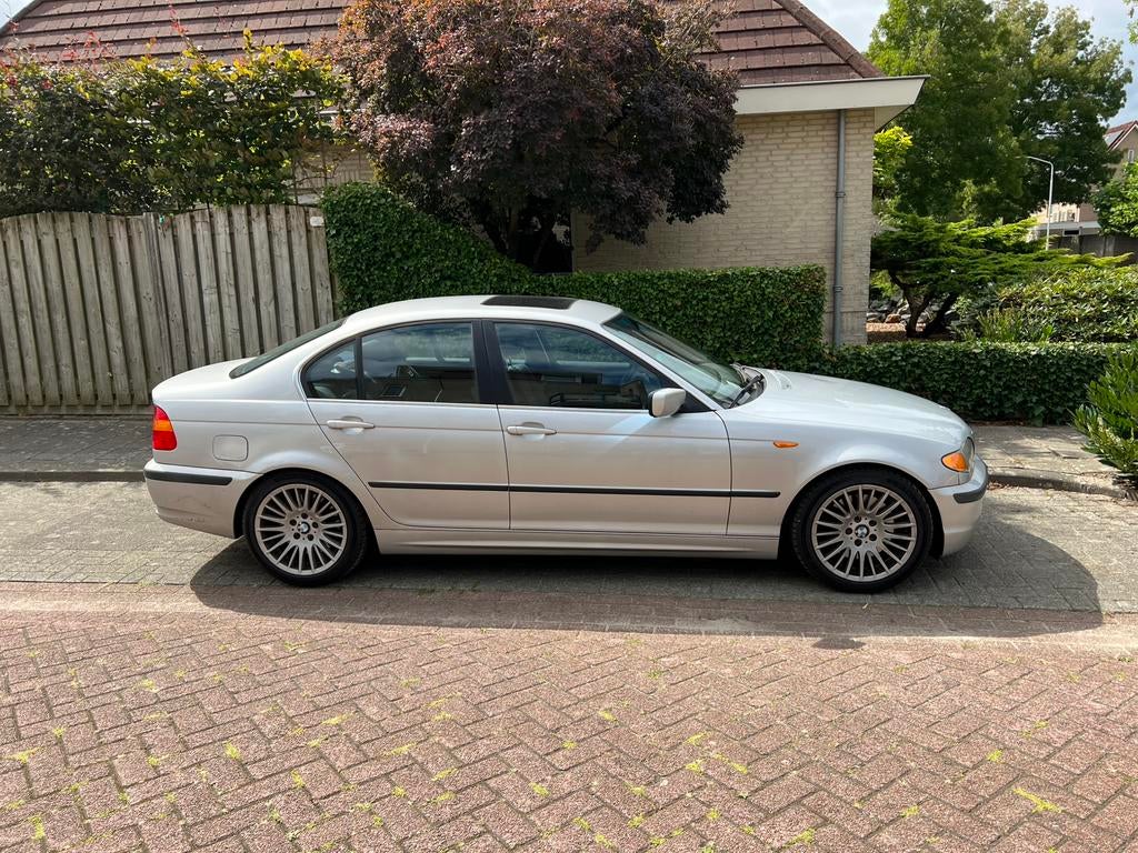 BMW 330i sedan E46, zeer lage km-stand, zeer netjes, Auto's, BMW, 1520 kg, Grijs, Particulier, Sedan