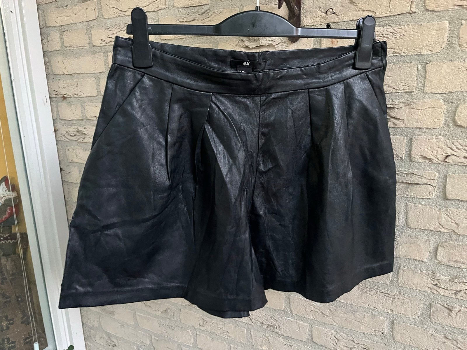 H&M Zwarte leather look Shorts Maat 44, Kort, Zwart, Maat 42/44 (L), Ophalen of Verzenden