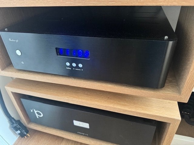 Audio-GD Master 7 Singularity – 8 PCM1704UK R2R DAC Artspeak, Audio, Tv en Foto, Converters, Ophalen of Verzenden, Gebruikt