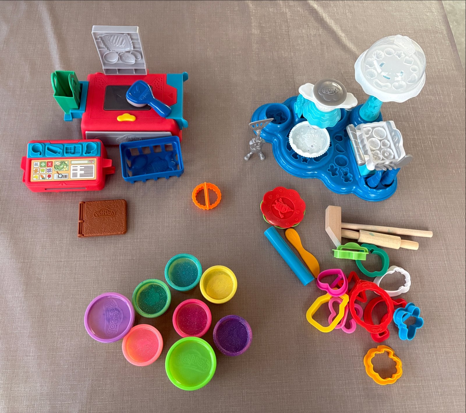 Play-Doh speelset met kassa, oven en veel accessoires, Ophalen of Verzenden, Gebruikt, Jongen of Meisje