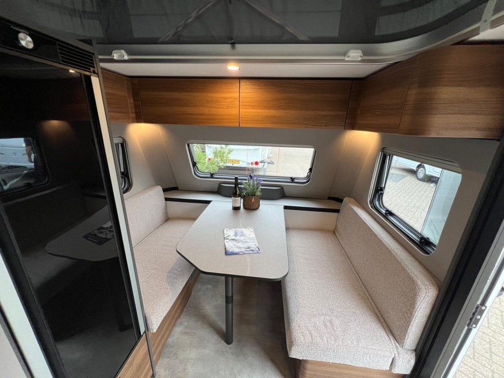 Eriba Feeling 442 DEMO 2026, mover, 1500kg, nieuwstaat, Caravans en Kamperen, Standaardzit, Serviceluik, Bedrijf, Tot en met 3