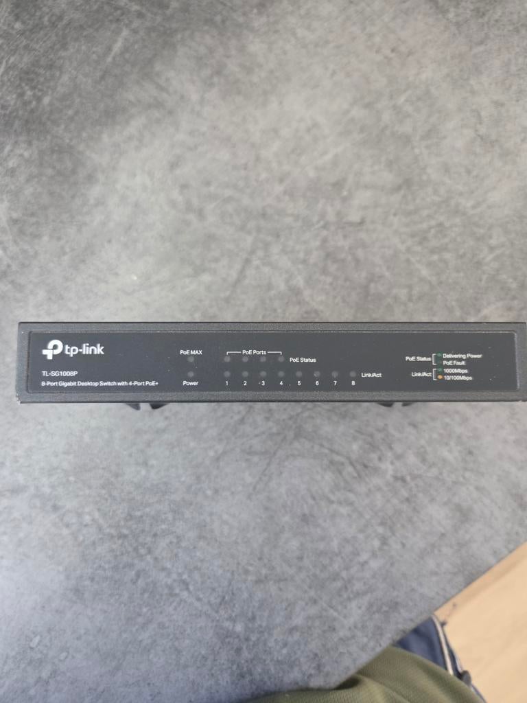 TP-Link TL-SG1008P 8-Poorts Gigabit Switch met 4 PoE+, Ophalen of Verzenden, Gebruikt