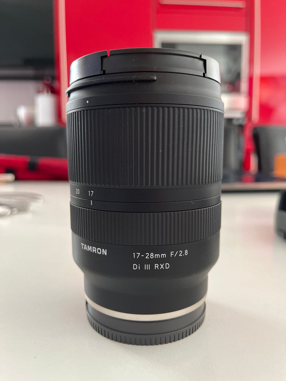 Tamron 17-28mm F/2.8 Di III RXD lens + zonnekap, Ophalen of Verzenden, Zo goed als nieuw, Groothoeklens, Zoom