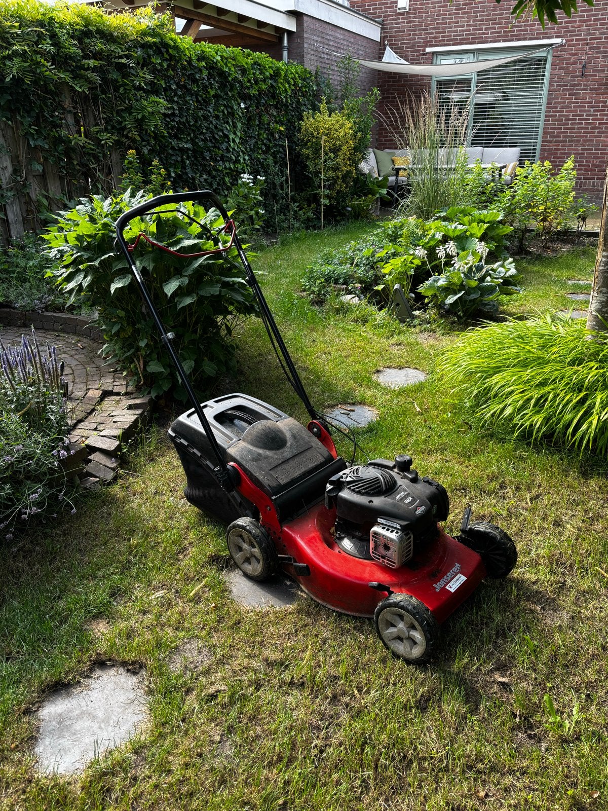 Jonsered Benzine Grasmaaier, Tuin en Terras, Grasmaaiers, Gebruikt, Benzine-grasmaaier, 40 t/m 49 cm, Cirkelmaaier, Opvangbak