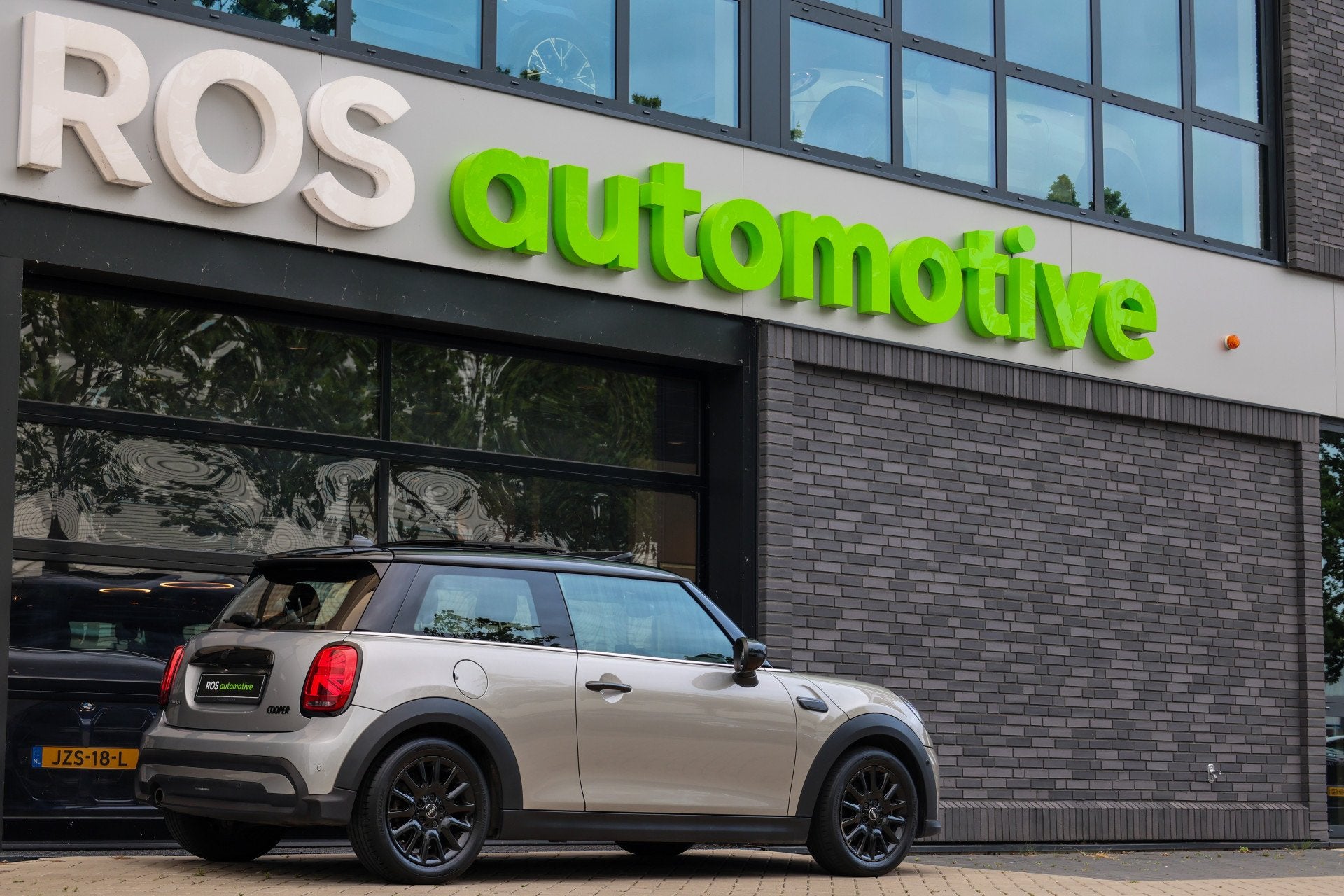 MINI 3-deurs 1.5 Cooper Classic | PANO | HUD | CAMERA | KEYL, Auto's, Mini, 136 pk, Gebruikt, Zwart, Bedrijf