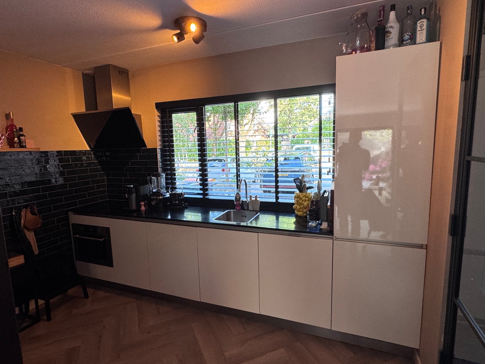 Complete keuken met granieten blad & AEG apparatuur uit 2022, Huis en Inrichting, Keuken | Complete keukens, Ophalen, Gebruikt