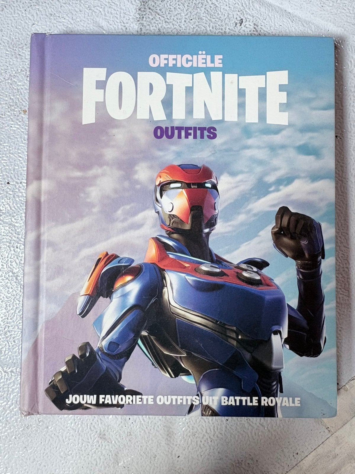Fortnite outfits boek, Ophalen of Verzenden, Zo goed als nieuw, Fictie
