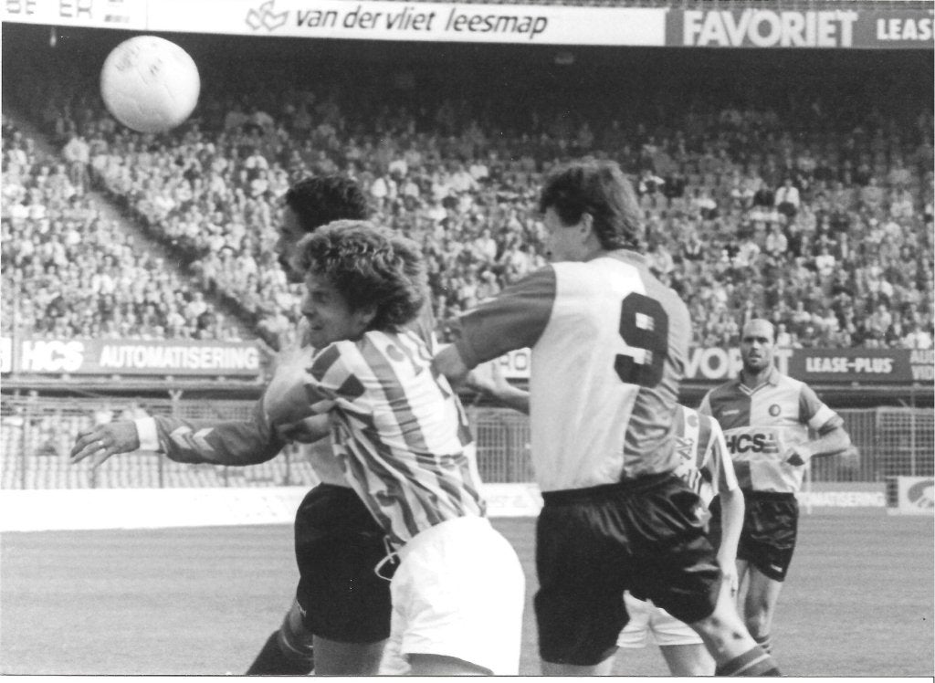 persfoto Piet Bouts 21-10-1990 Feyenoord - Heerenveen, Verzenden, Zo goed als nieuw, Feyenoord, Poster, Plaatje of Sticker