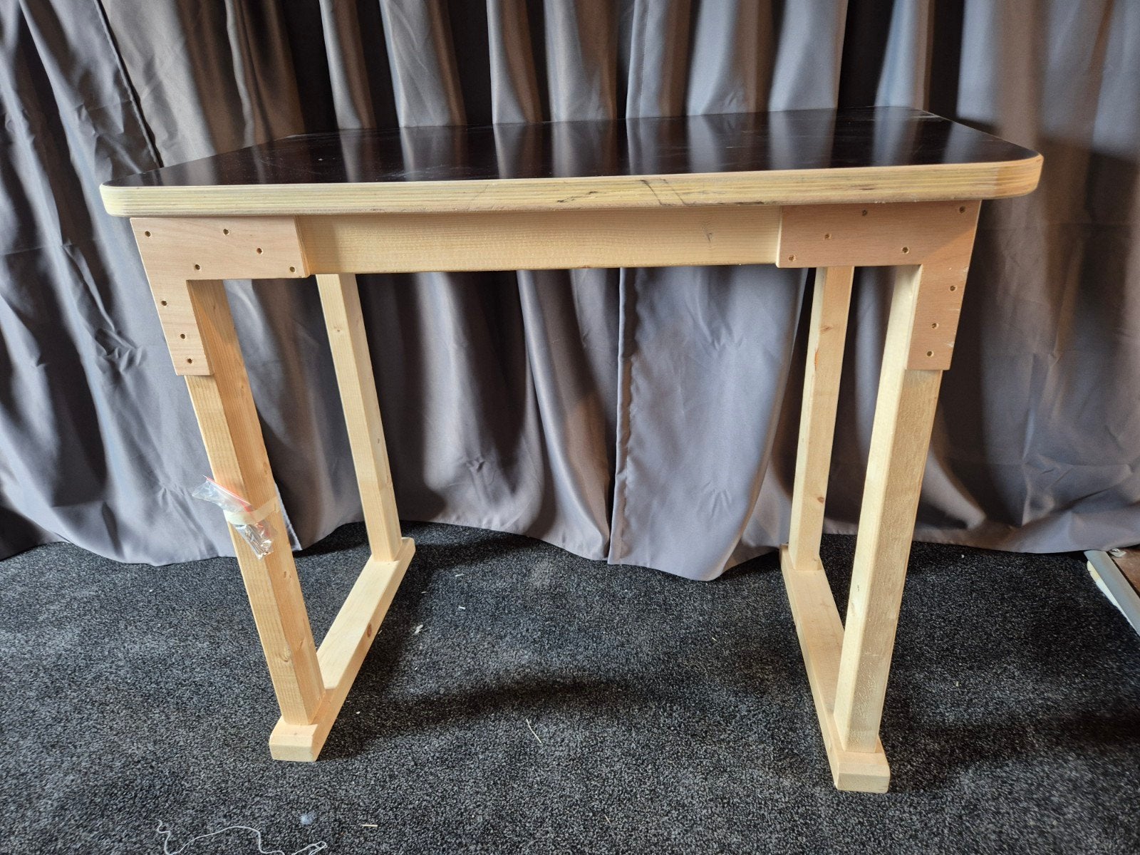 Houten werkbank van Silex voor een kleiwals, Ophalen, Eenvoudig, functioneel, Tot twee personen, 50 tot 100 cm