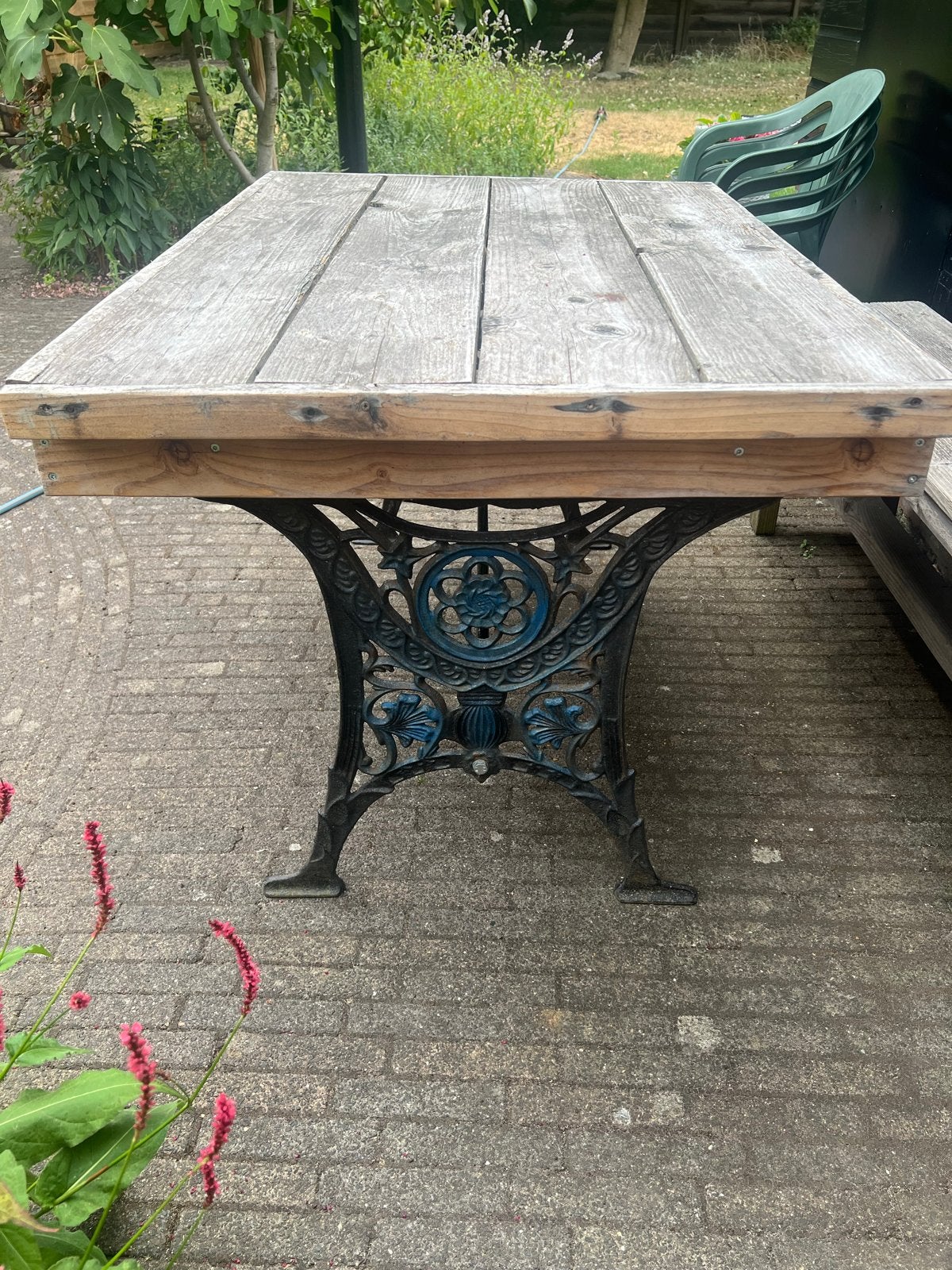 Robuuste tuintafel met gietijzeren onderstel, Ophalen, Gebruikt, Rechthoekig, Hout