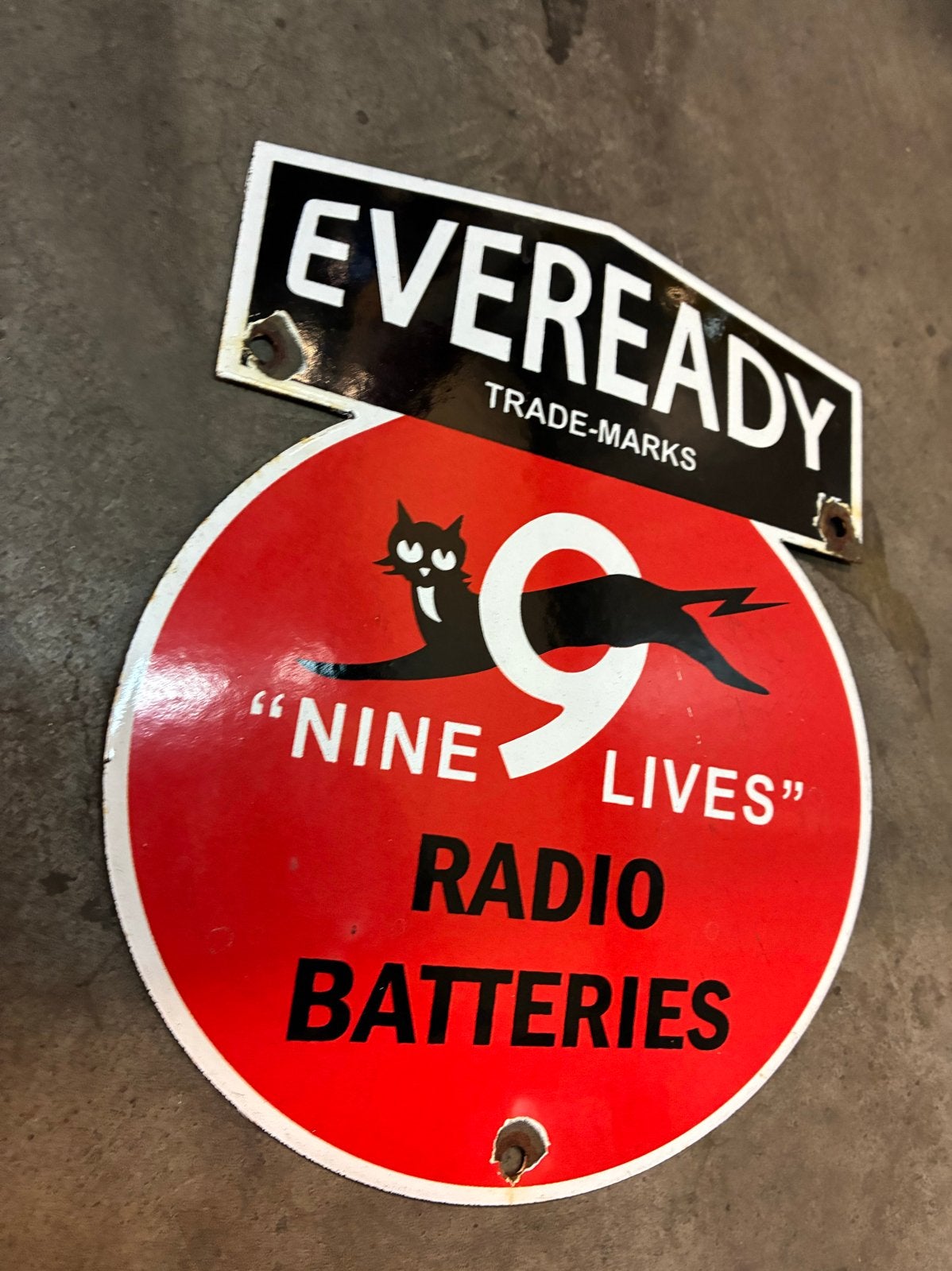 Prachtig Eveready 9 Lives Radio Batteries emaille bord, Ophalen of Verzenden