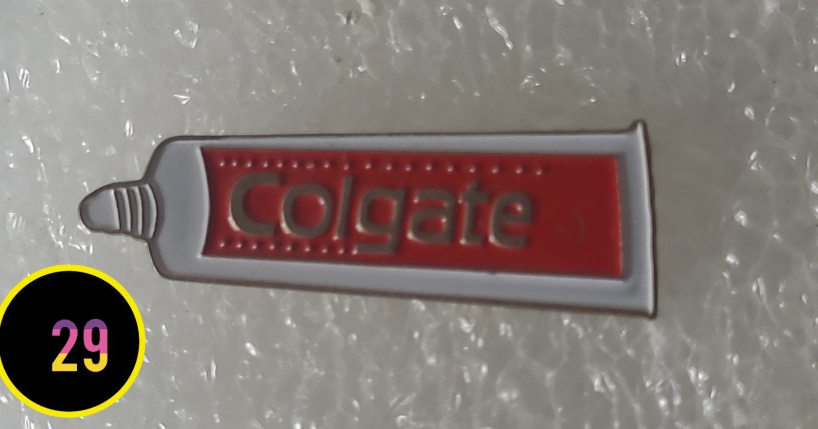 Colgate tandpasta tube pin - Vintage reclame speldje, Verzenden