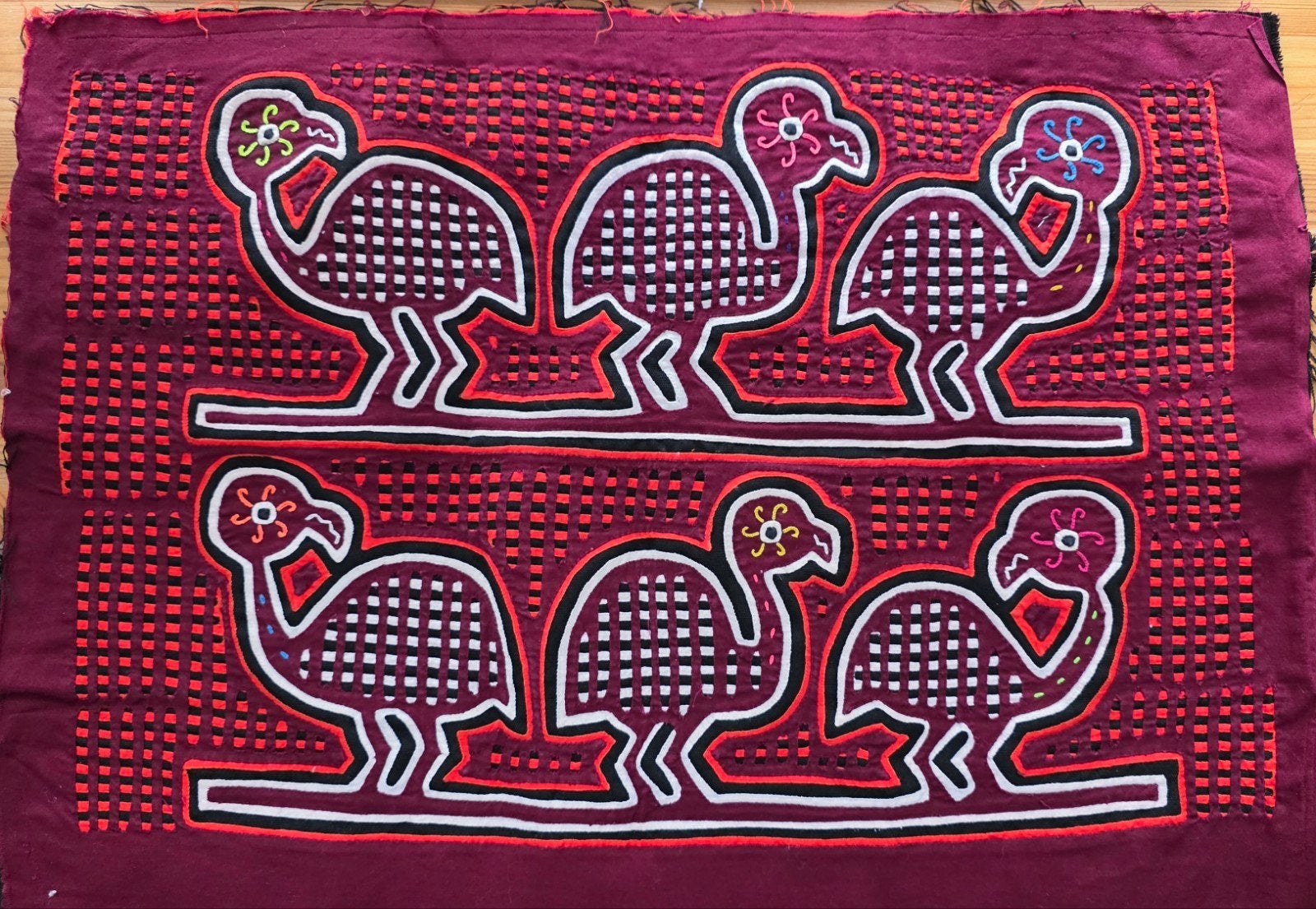 Kuna Mola met Tinamous - Traditionele Panamese Textielkunst, Textiel, Overige typen, Ophalen of Verzenden, Meerkleurig