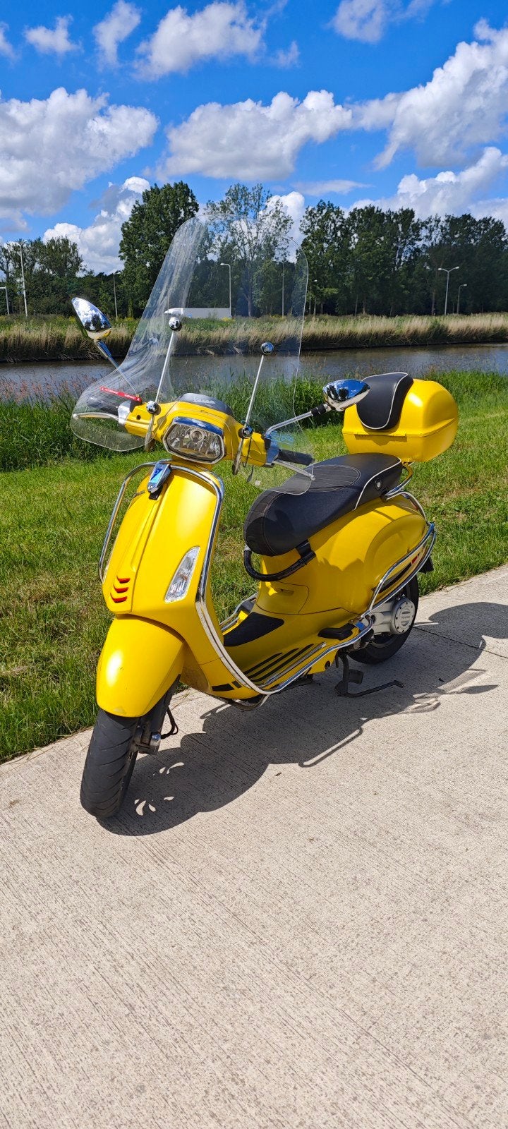 Vespa Sprint 4T snor, Fietsen en Brommers, Scooters | Vespa, Ophalen of Verzenden, Zo goed als nieuw, Benzine