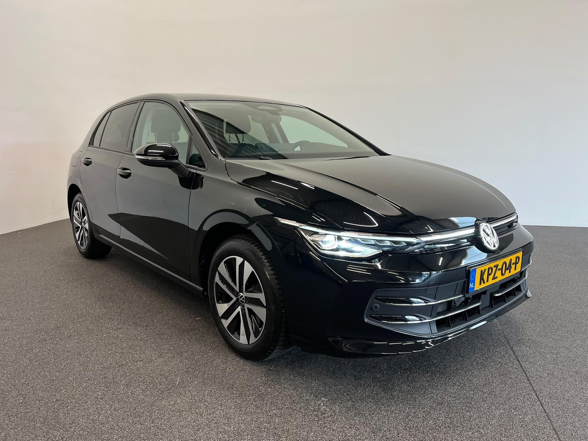 Volkswagen Golf 1.5 eTSI Life Edition DSG-7 Aut. rekhaak Nav, Stof, 4 cilinders, Zwart, Bedrijf
