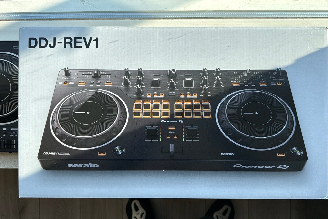 ≥ Pioneer DJ DDJ-REV1 DJ Controller - Zo goed als nieuw — Dj-sets