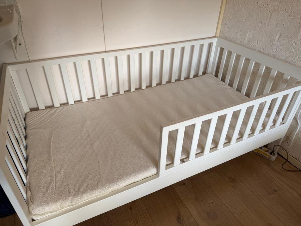 Peuterbed Petit Amelie 70x140cm incl matras & dekbedden, Ophalen, Gebruikt, 70 tot 85 cm, 140 tot 160 cm