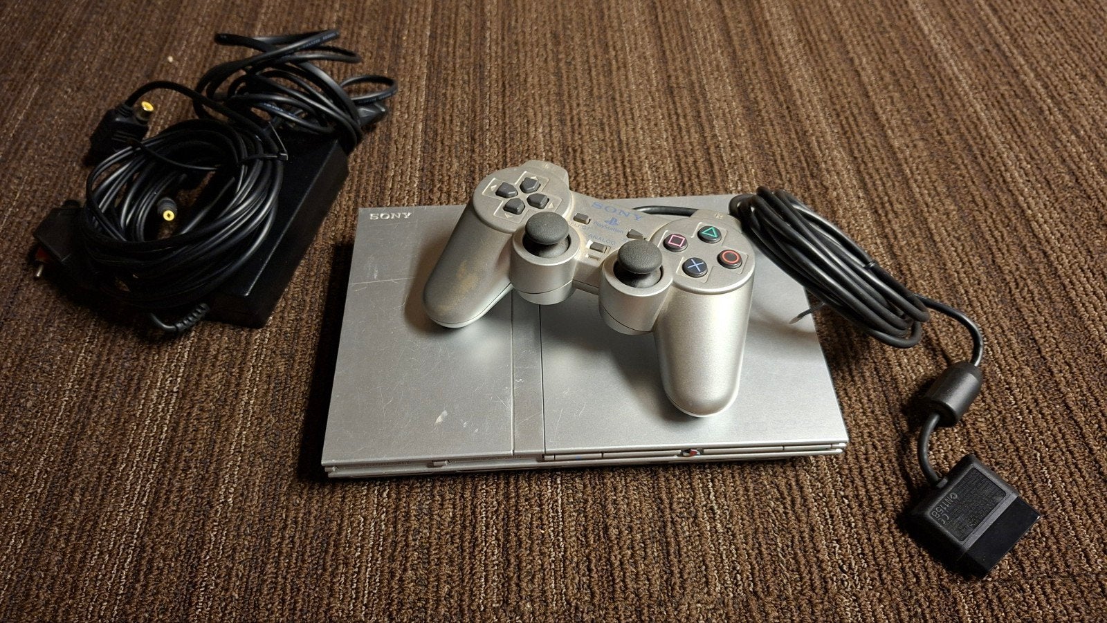 Sony PlayStation 2 Slim met controller en kabels, Spelcomputers en Games, Spelcomputers | Sony PlayStation 2, Gebruikt, Ophalen of Verzenden