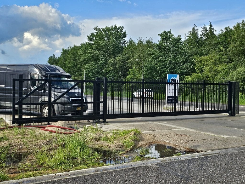 Opzoek naar betaalbaar bedrijfshekwerk staafmat schuifpoort, Ophalen, Met poort, Nieuw, Dubbelstaafmat hekwerk