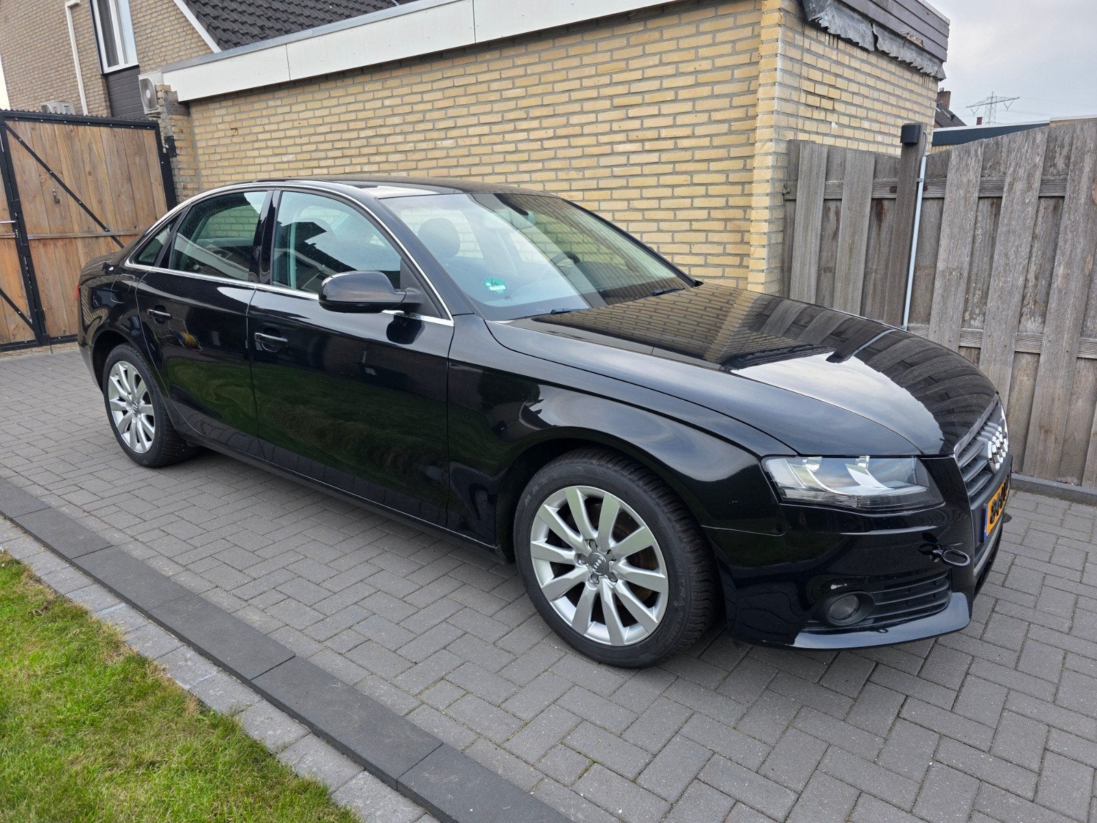 Audi A4 1.8 Tfsi 88KW 2010 Zwart, Auto's, 4 cilinders, A4, Zwart, 75 €/maand