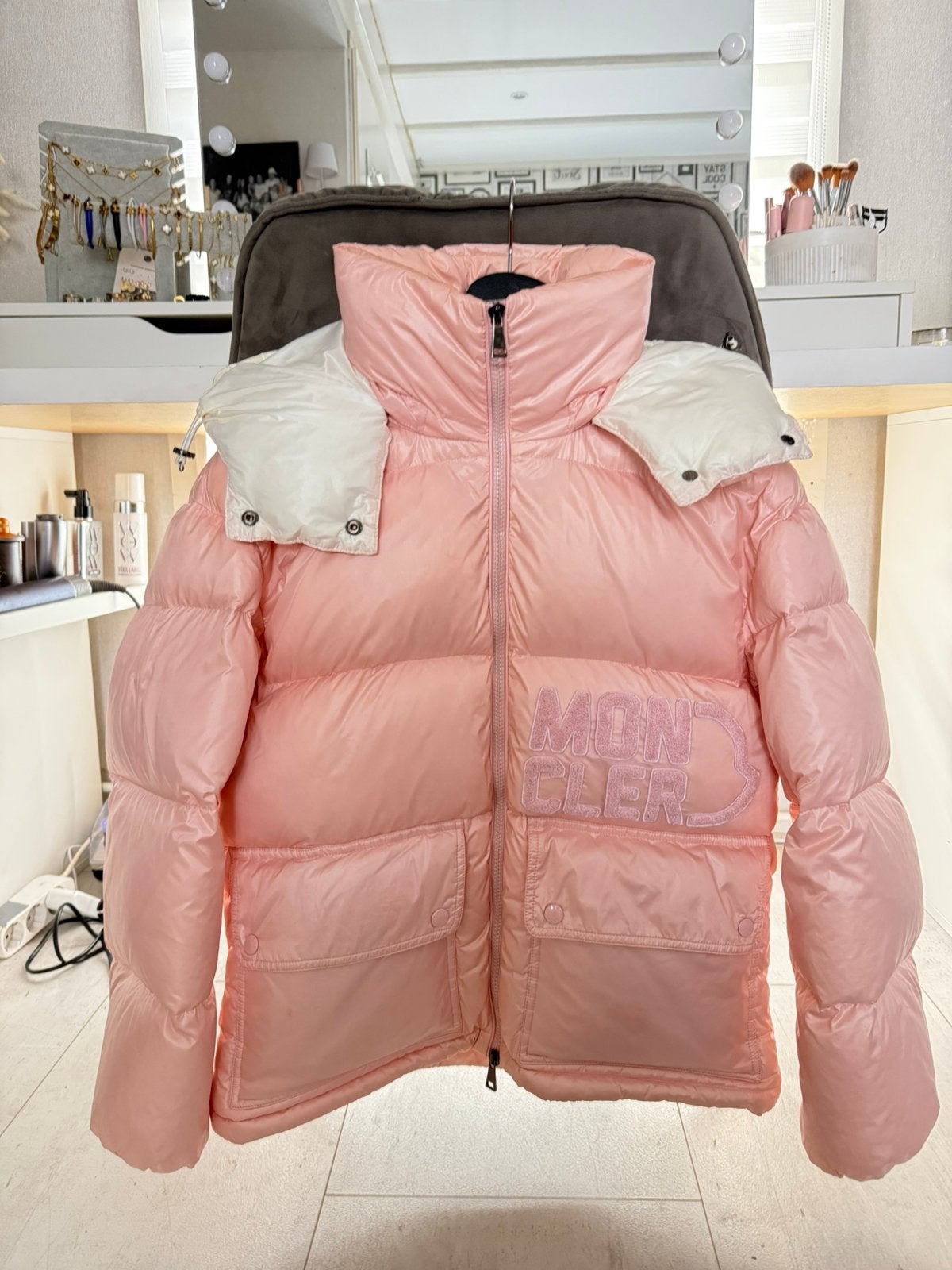 Moncler jas puffy roze met wit, Ophalen of Verzenden, Zo goed als nieuw, Maat 36 (S), Roze